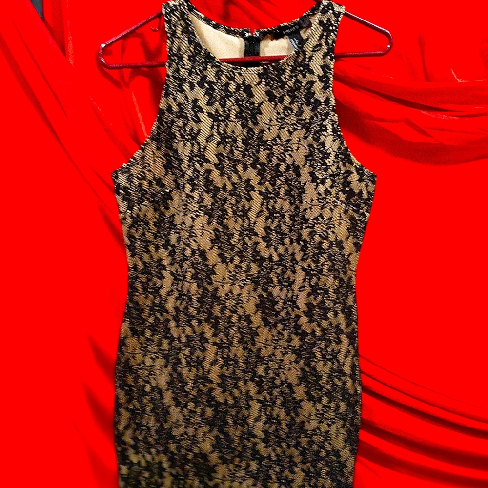 Black lace sleeveless dress